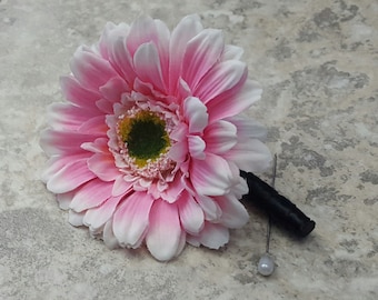 Boutonniere de margarita rosa y blanca en caja - Ramilletes a juego
