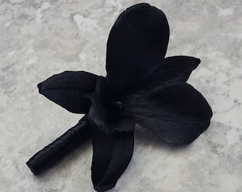 Ramo de orquídea Dendrobium Galaxy en color negro intenso en caja - Artículos a juego disponibles