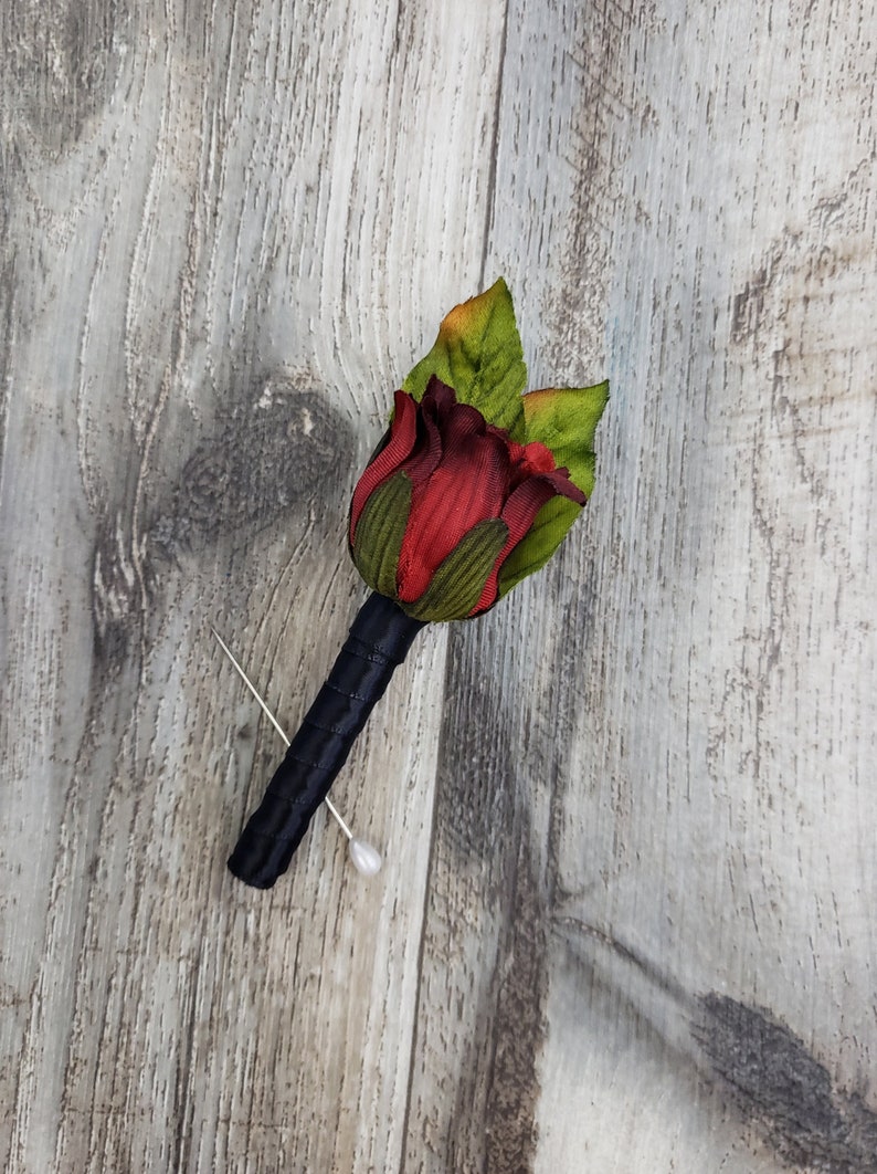 BOXED Red Burgundy Dahlia Bud with Bendable Deep Green Leaves Boutonniere MATCHING Corsages Bild 1