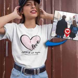 Aimez la carte t-shirt avec votre emplacement personnalisé. Livraison gratuite dans le monde entier