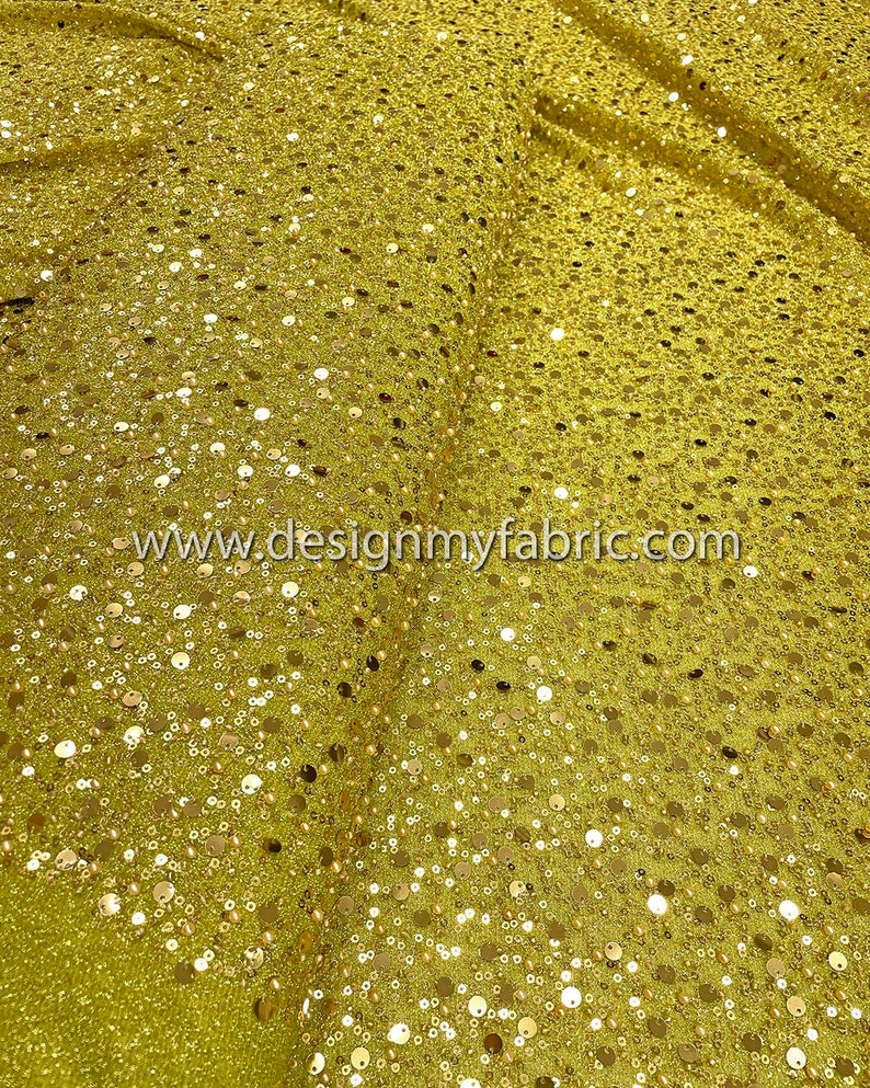 Livraison gratuite. Tissu dentelle jaune-vert avec perles et paillettes 50526 image 1