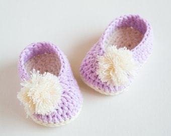 CROCHET PATTERN - Crochet Baby Booties Pom Pom Booties - Baby Shoes - PDF