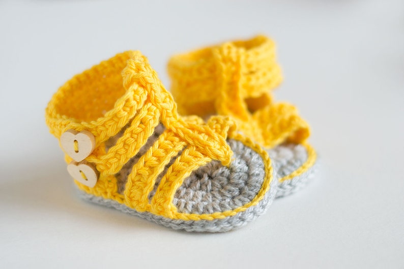 CROCHET PATTERN Crochet Baby Booties Purple Gladiator Baby Shoes PDF image 1