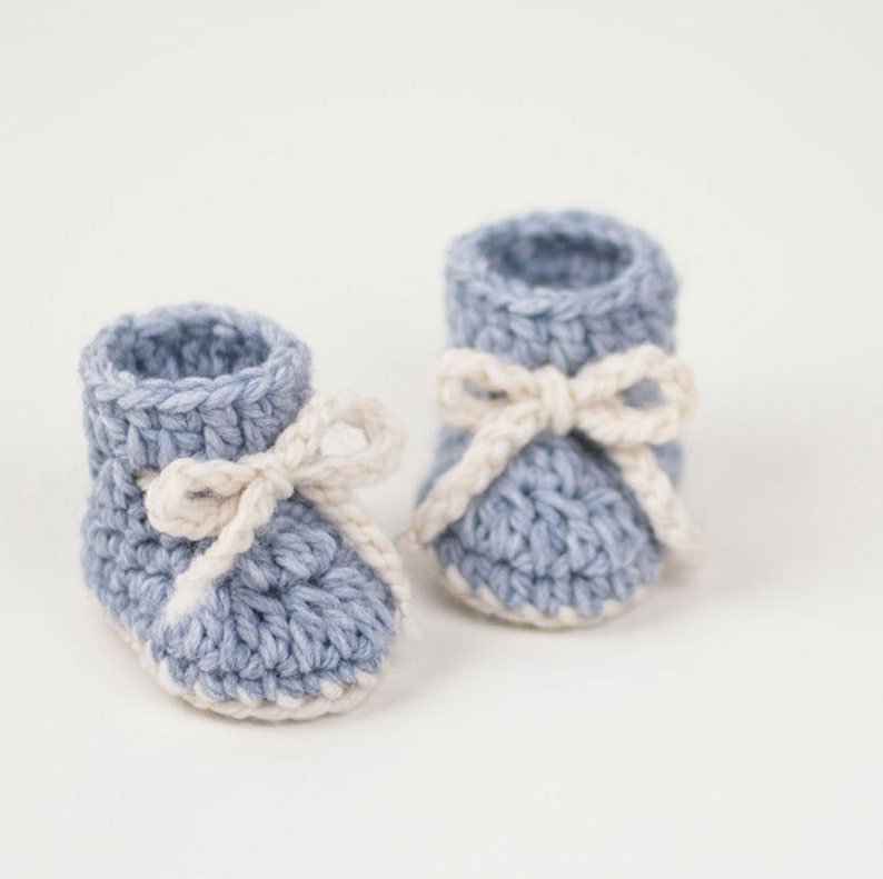 CROCHET PATTERN PDF Crochet Baby Booties Winter Snowflake, Baby Shoes, Baby Footwear, Baby Sock Booties, Newborn Booties, Baby Shower Gift image 1