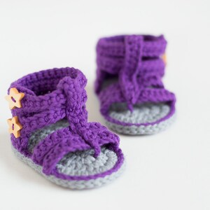 CROCHET PATTERN Crochet Baby Booties Purple Gladiator Baby Shoes PDF image 4