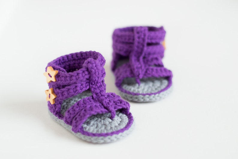 CROCHET PATTERN Crochet Baby Booties Purple Gladiator Baby Shoes PDF image 4