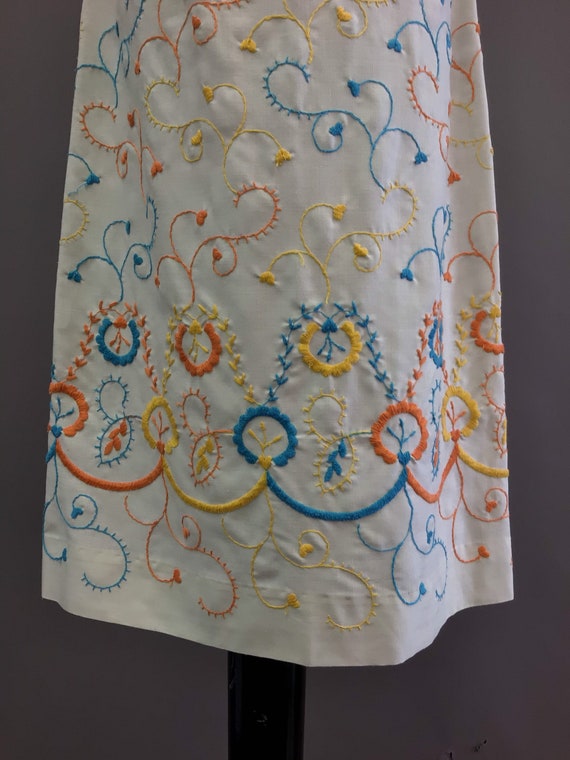 Vintage 1960’s Linen Embroidered Shift Dress - image 2