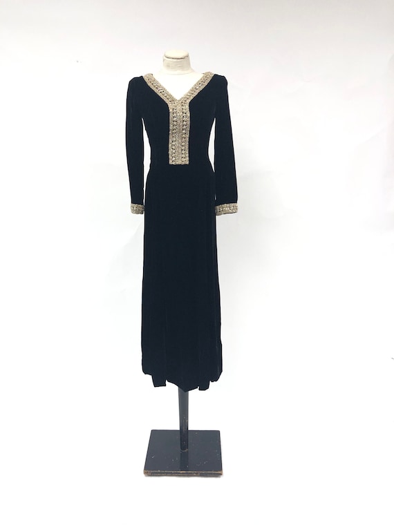 Vintage 1960's Black Velvet Dress with Metallic T… - image 1