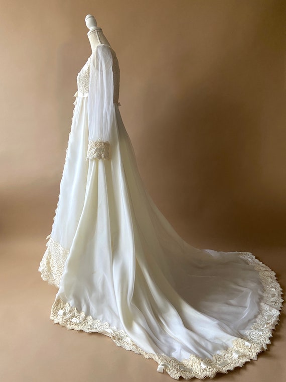 Vintage 1970's Wedding Dress with Ribbon Detail - image 6