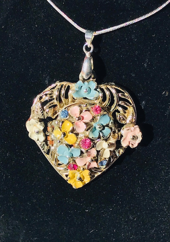 Vintage Austrian enamel heart and flower locket pe