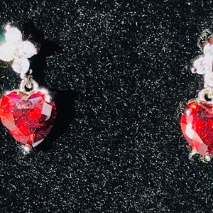 Rood robijnhart bungelt oorbellen gemaakt met Swarovski elementen, rode robijn Valentines hart oorbellen