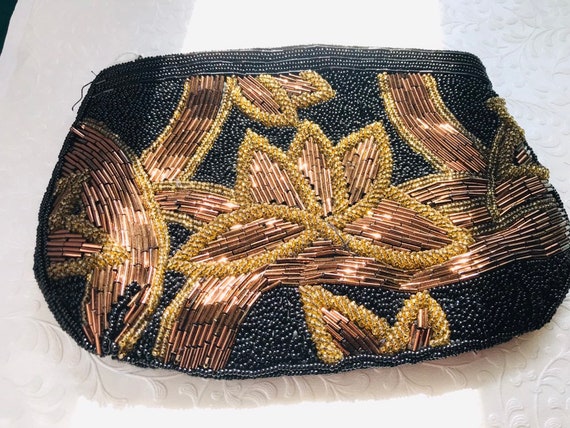 RARE vintage lotus hand beaded evening bag, made … - image 4