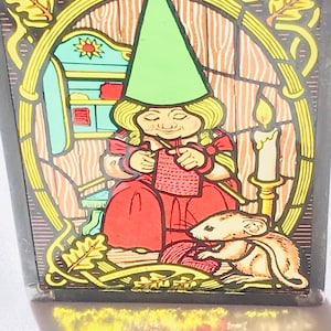 SEHR SELTENER Vintage Unieboek Glasmalerei, Vintage Unieboek Sammler Sonnenfänger, David der Wichtel, Schwedische Tomte, Kabouter, Wichtel Suncatcher