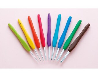 Clover Amour Crochet Hook Set, 9 Sizes, Aluminum Hooks with Elastomer grip