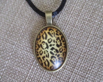 Cameo Leopard Pendant Necklace