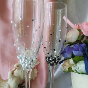 Black White Wedding Swarovski Crystal Personalized Glasses Flutes Wedding Wine Champagne Toasting Pearls Mr Mrs Bride Groom Unique Gift