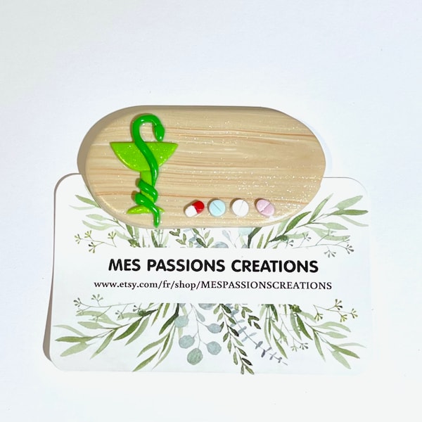 Badge Pharmacie pour  pharmacien Pharmacienne   couleur imitation bois