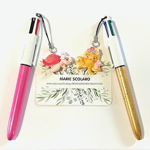 Breloque pour stylo 4 couleurs  ou pour téléphone thème Petit Poulpe ou tortue rose