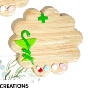 Badge Pharmacie forme fleur couleur imitation bois image 4