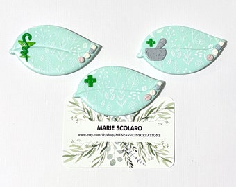 Badge Pharmacie forme feuille    couleur vert sérigraphie  feuillage