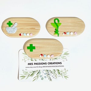 Badge Pharmacie pour pharmacien Pharmacienne couleur imitation bois image 4