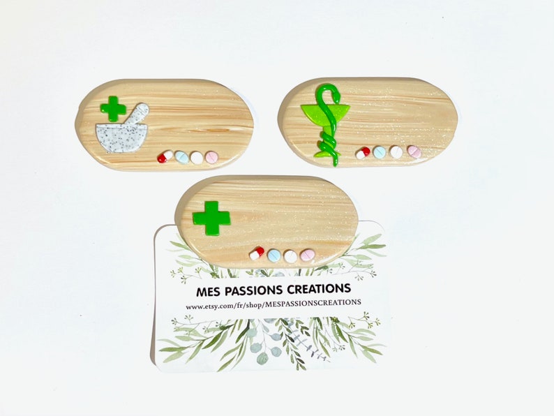 Badge Pharmacie pour pharmacien Pharmacienne couleur imitation bois image 4