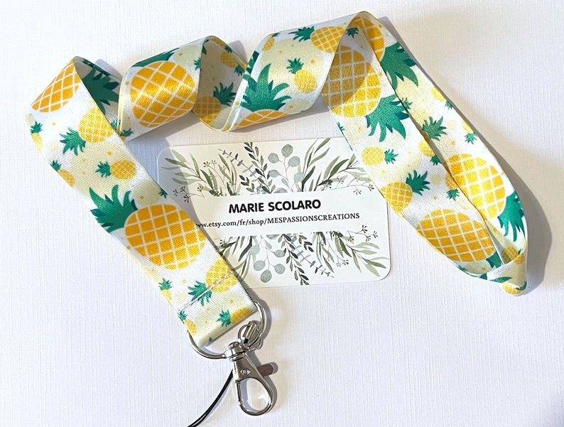 Tour de cou, Cordon porte clefs, Lanière, Carte de bus, Pass Navigo réf 15 ... Thème Fruits ananas