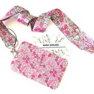 DUO Porte carte/badge +  tour de cou fleurs, cordon , réf 10 bis ...  TP Liberty satiné
