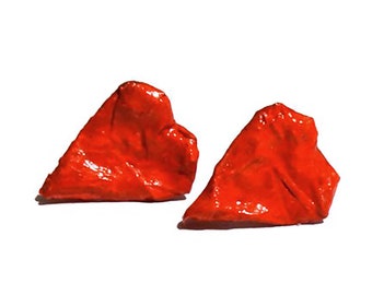 Red heart handmade lobe earrings made of papier mache and resin, a romantic and original gift idea for her made in Italy