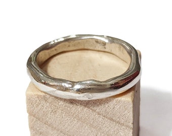 Irregular ring in solid sterling silver, an original handmade jewel with organic shapes made to measure in Italy, unisex style