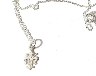 Collana Giglio di Firenze con catenina in argento 925 e pendente satinato, made in Italy