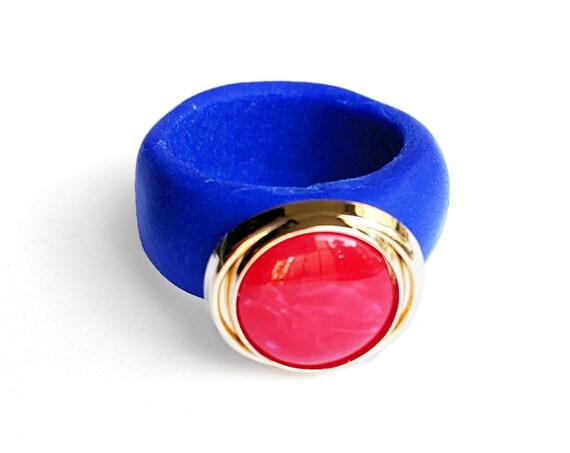 Handmade Candy ring with a contemporary design, electric blue and red, in polymer clay and jewel buttons, a chunky jewel made in italy