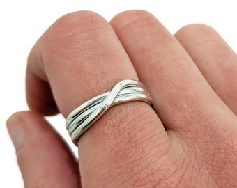 Thread of life sterling silver ring, an artisan jewel made in Italy on your size, an elegant gift idea for her!