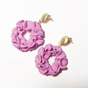 Handcrafted pendant earrings with lilac hortensia flowers in golden sterling silver and polymer clay, a gift idea for her Made in Italy