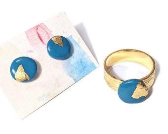 Jewelery set ring and earrings with a contemporary and abstract design, 24 kt gold plated and teal color polymer clay, an elegant gift idea