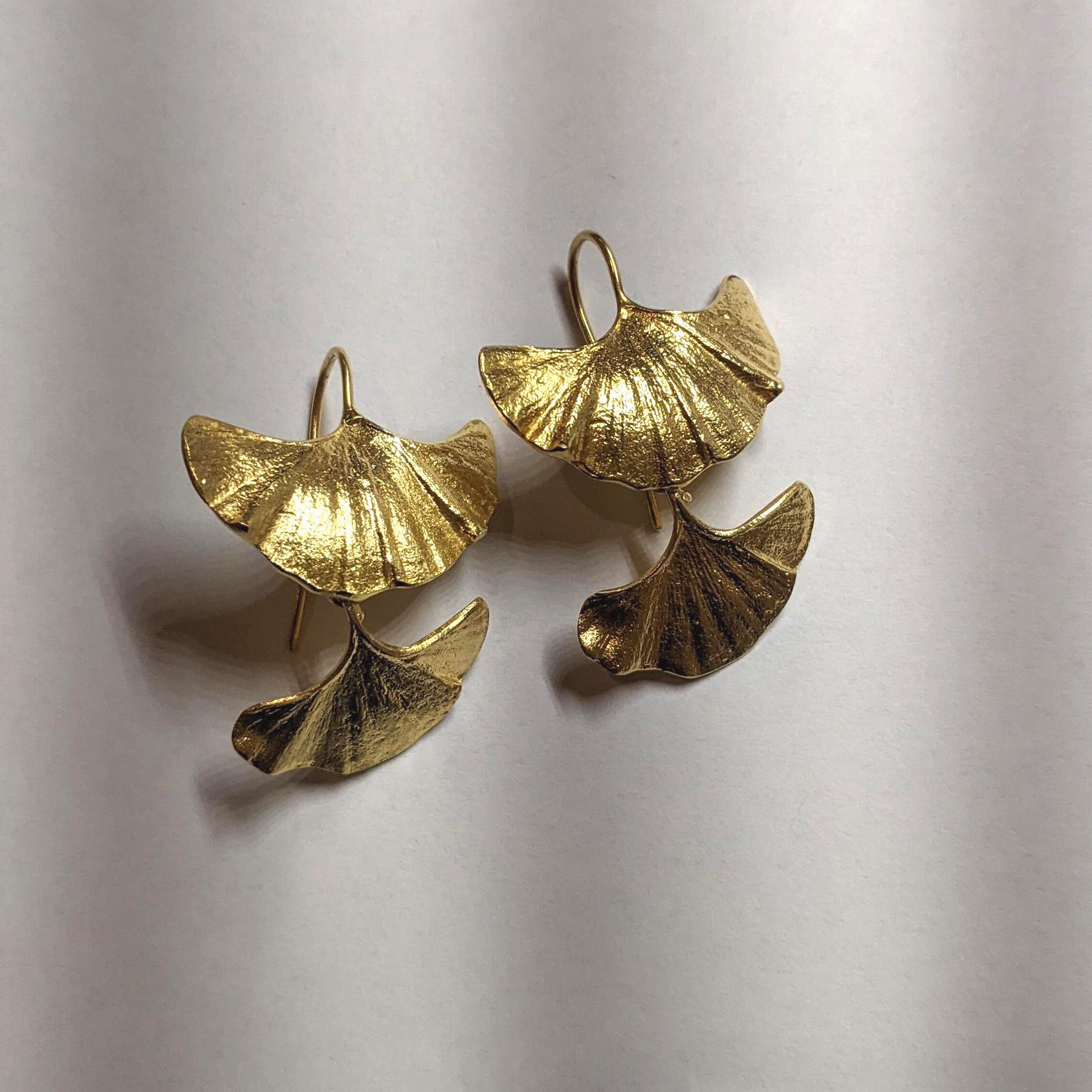 Orecchini minimalisti con cerchi in ottone placcato argento delicato