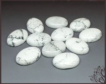 White howlite cabochon - oval - 25 mm