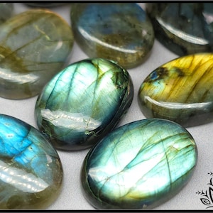Labradorite cabochon - oval - 25 mm