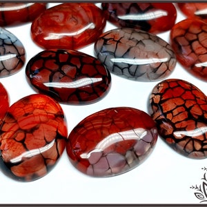 Red dragon veins cabochon - oval - 25 mm