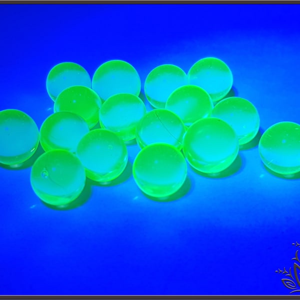 Uranium glass - Sphere/Orb - 10 mm