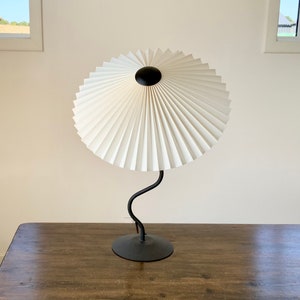 Clip on shade: Tilting Eclipse, pleated lampshade, available in several sizes, for table lamps, floor lamps or wall lights. Danish design. Ivory linen