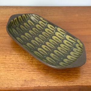 Dybdahl ceramic dish. Handmade in Denmark. Mid-century ceramics.