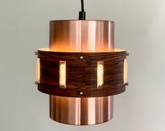 Plafonnier danois des années 1960 en cuivre et impression sur bois. Fabriqué au Danemark.