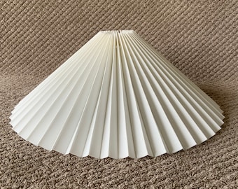 Clip on shade: Natural/off white linen, pleated lampshade, available in two styles, for table lamps/wall lights. Danish designed.