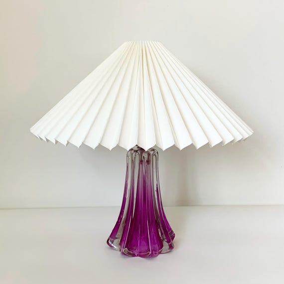 Dänische Glas Tischlampe mit neuem weißen Leinen Plissee Lampenschirm