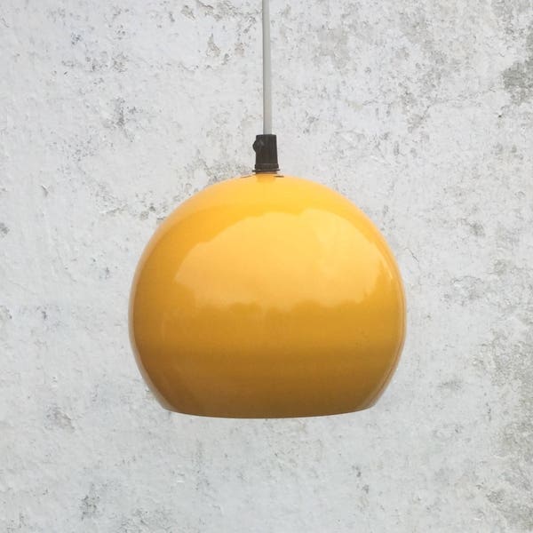 1960's Danish ball shaped pendant lamp, Verner Panton / Topan style in yellow enamel. Retro light, made in Denmark.