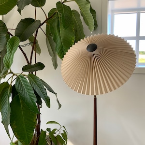 Clip on shade: Tilting Eclipse, pleated lampshade, available in several sizes, for table lamps, floor lamps or wall lights. Danish design. Cafe au lait linen