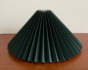 Clip on shade: Jungle green linen mix, pleated lampshade, available in two styles, for table lamps/wall lights. Danish designed.