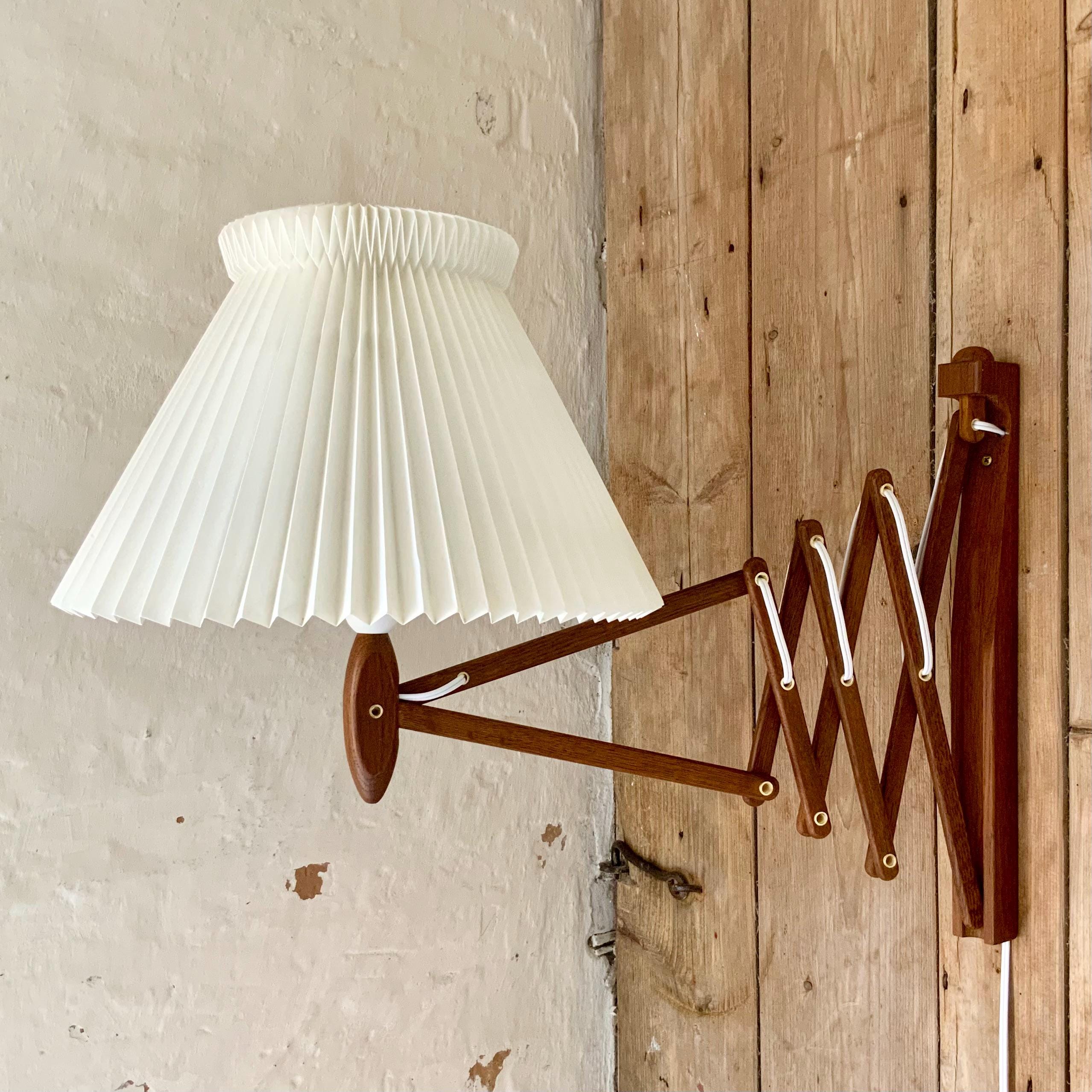 Vintage Le Klint Scissor Lamp: Dark Oak & Original Pleated Shade