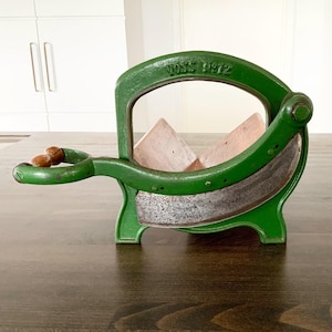 Green Voss bread slicer / cutter. Danish antique.